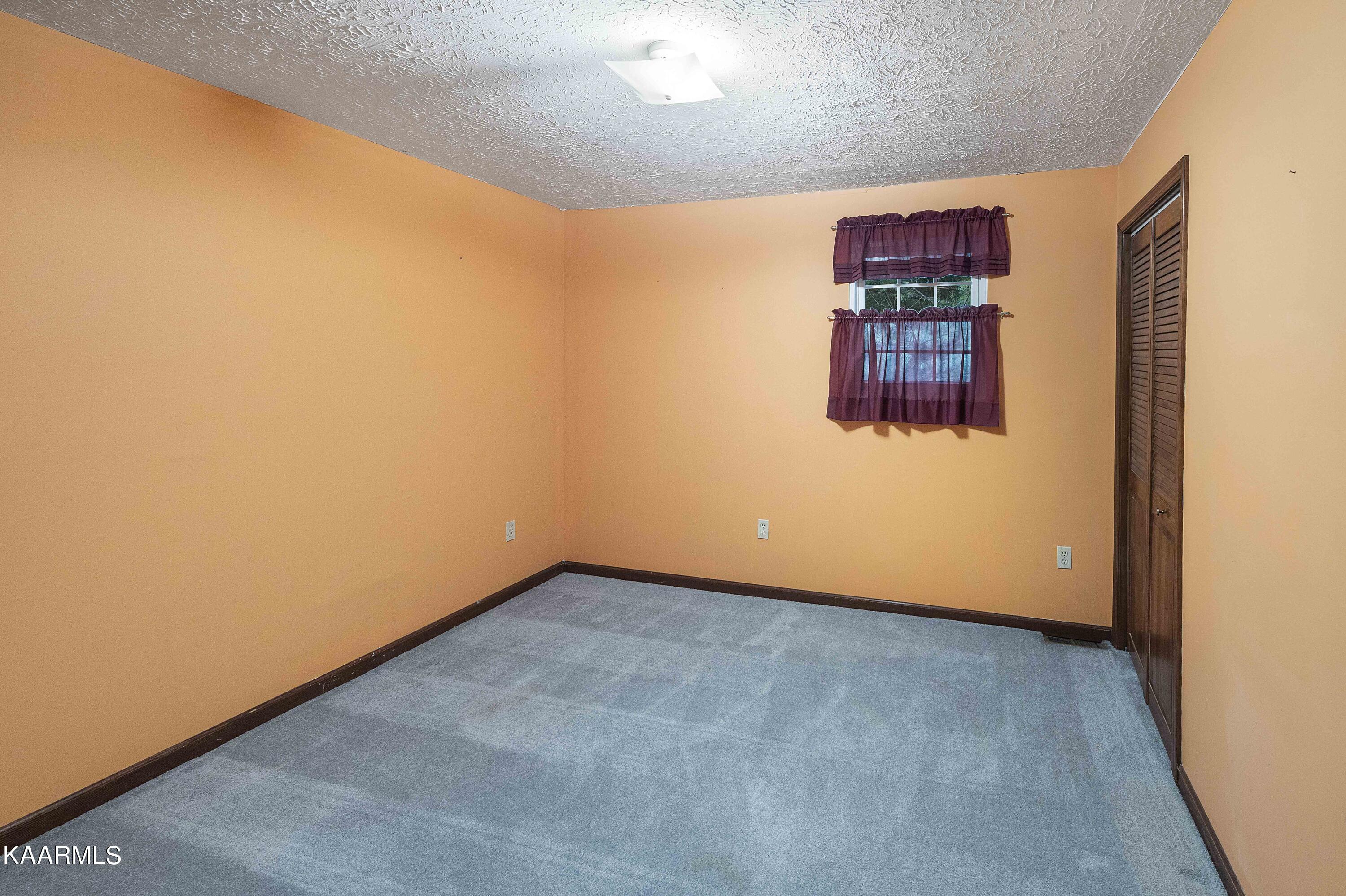 316 Landrum Road Clinton, TN 37716 - Photo 19 of 34 JY4A0143