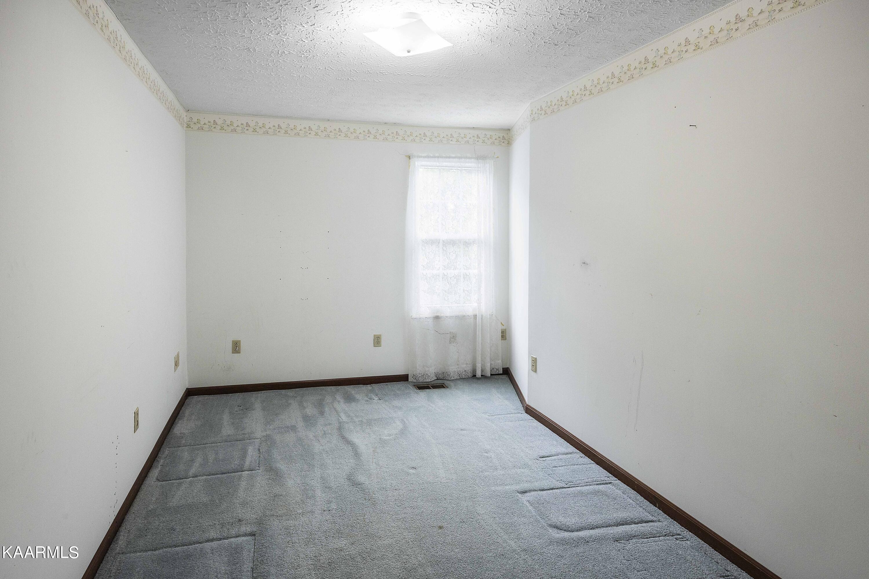 316 Landrum Road Clinton, TN 37716 - Photo 20 of 34 JY4A0145