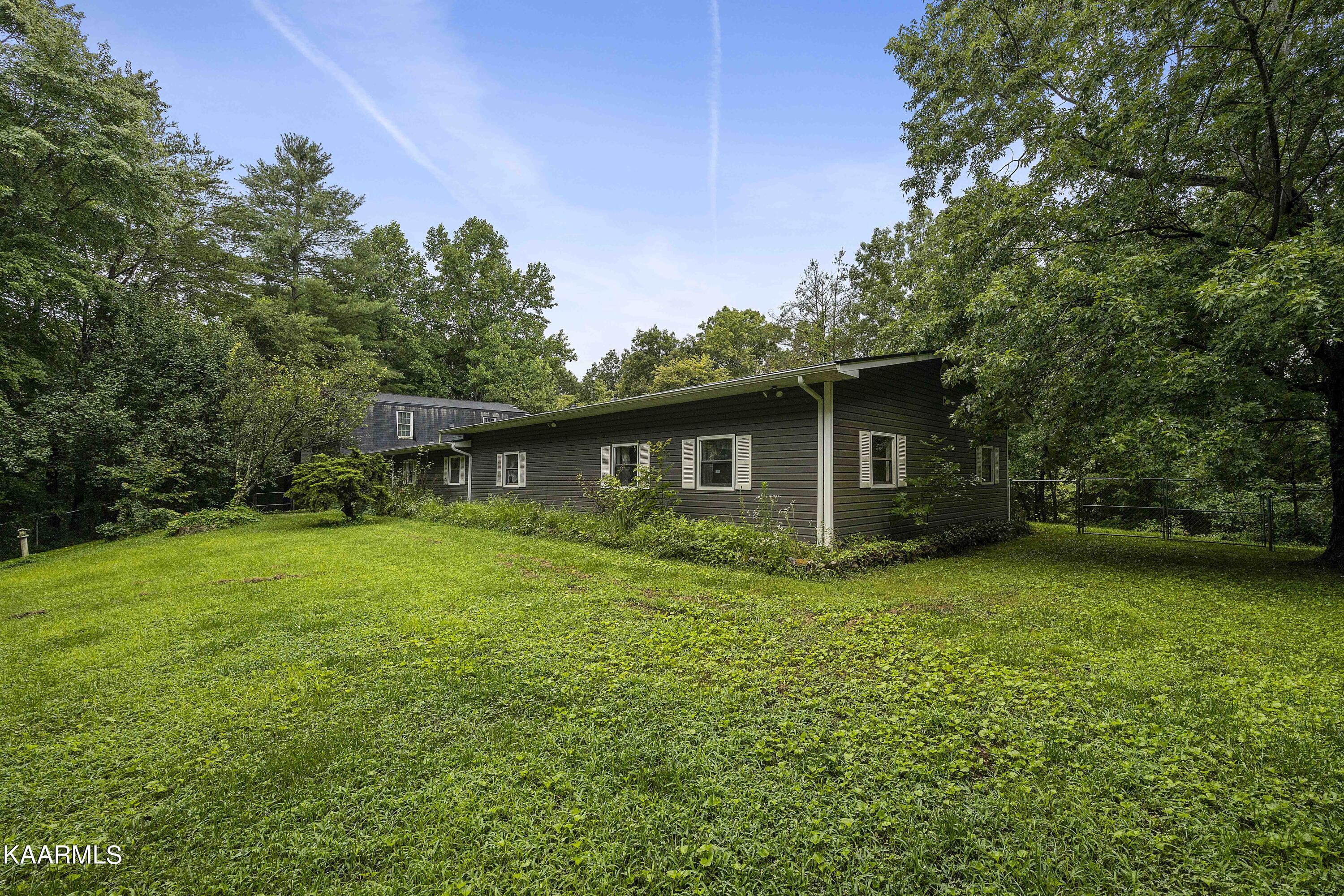 316 Landrum Road Clinton, TN 37716 - Photo 30 of 34 JY4A0172
