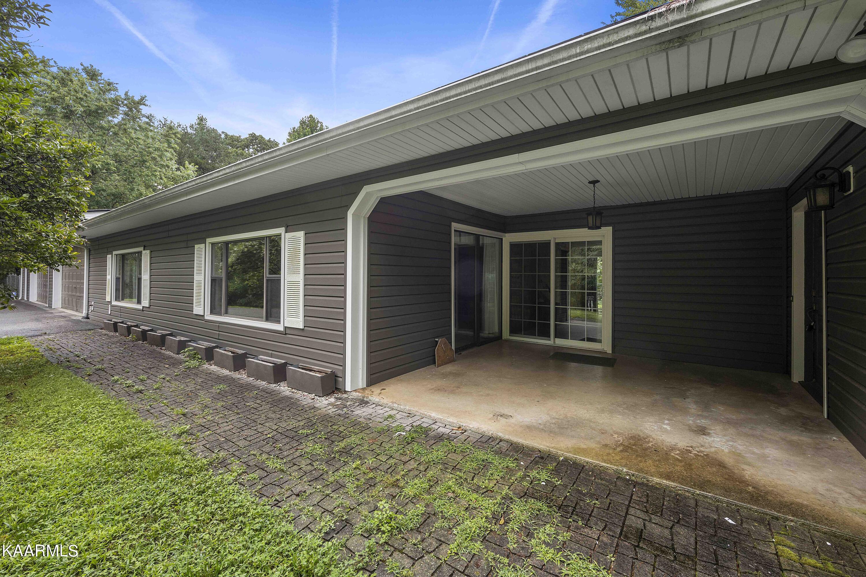 316 Landrum Road Clinton, TN 37716 - Photo 3 of 34 JY4A0097