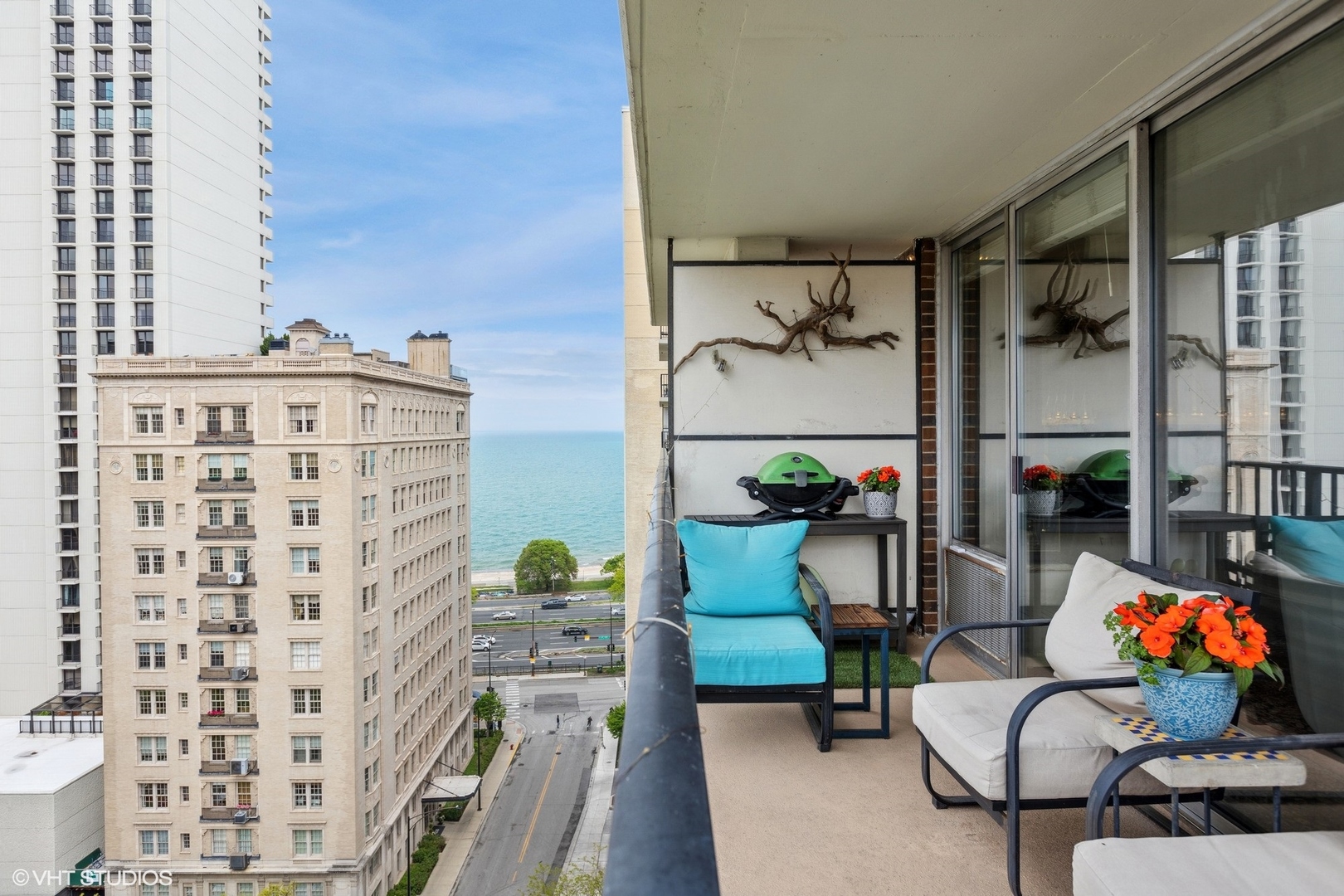 71 East Division Street, Unit 1606 Chicago, IL 60611 - Photo 9 of 34 a view of balcony with seating space