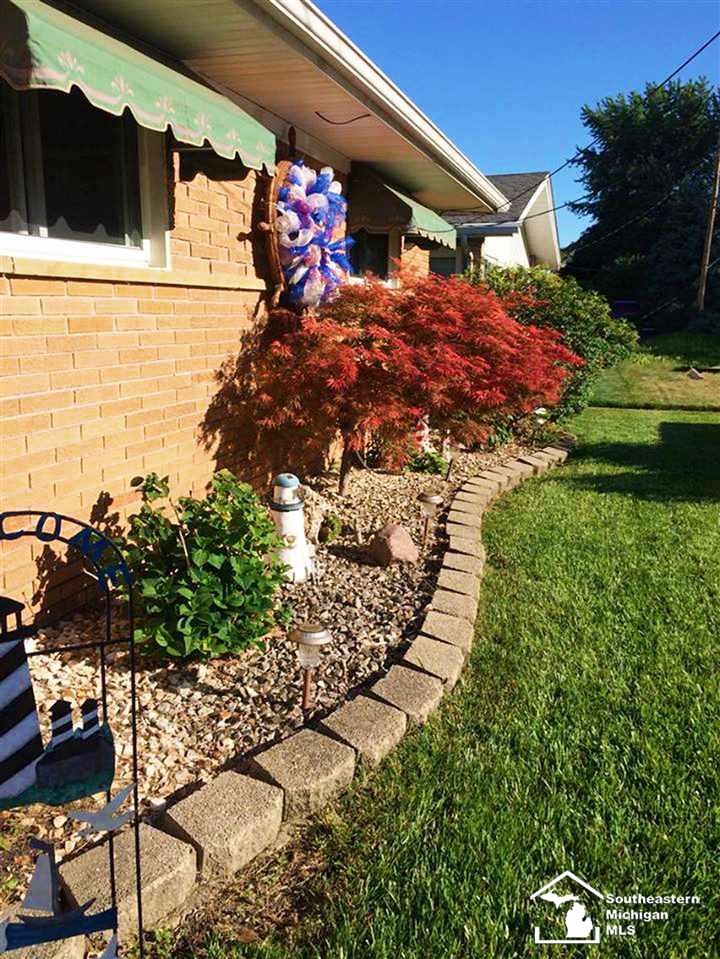 29355 South Gibraltar Road Gibraltar, MI 48173 - Photo 2 of 19