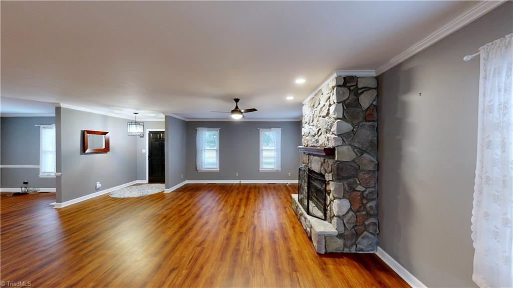 905 Old Winston Road High Point, NC 27265 - Photo 9 of 44 LIVING/ENTRY