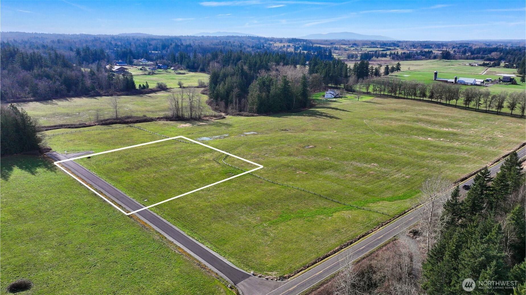 1379 Ten Mile Road Everson, WA 98247 - Photo 3 of 12 a view of a tennis court
