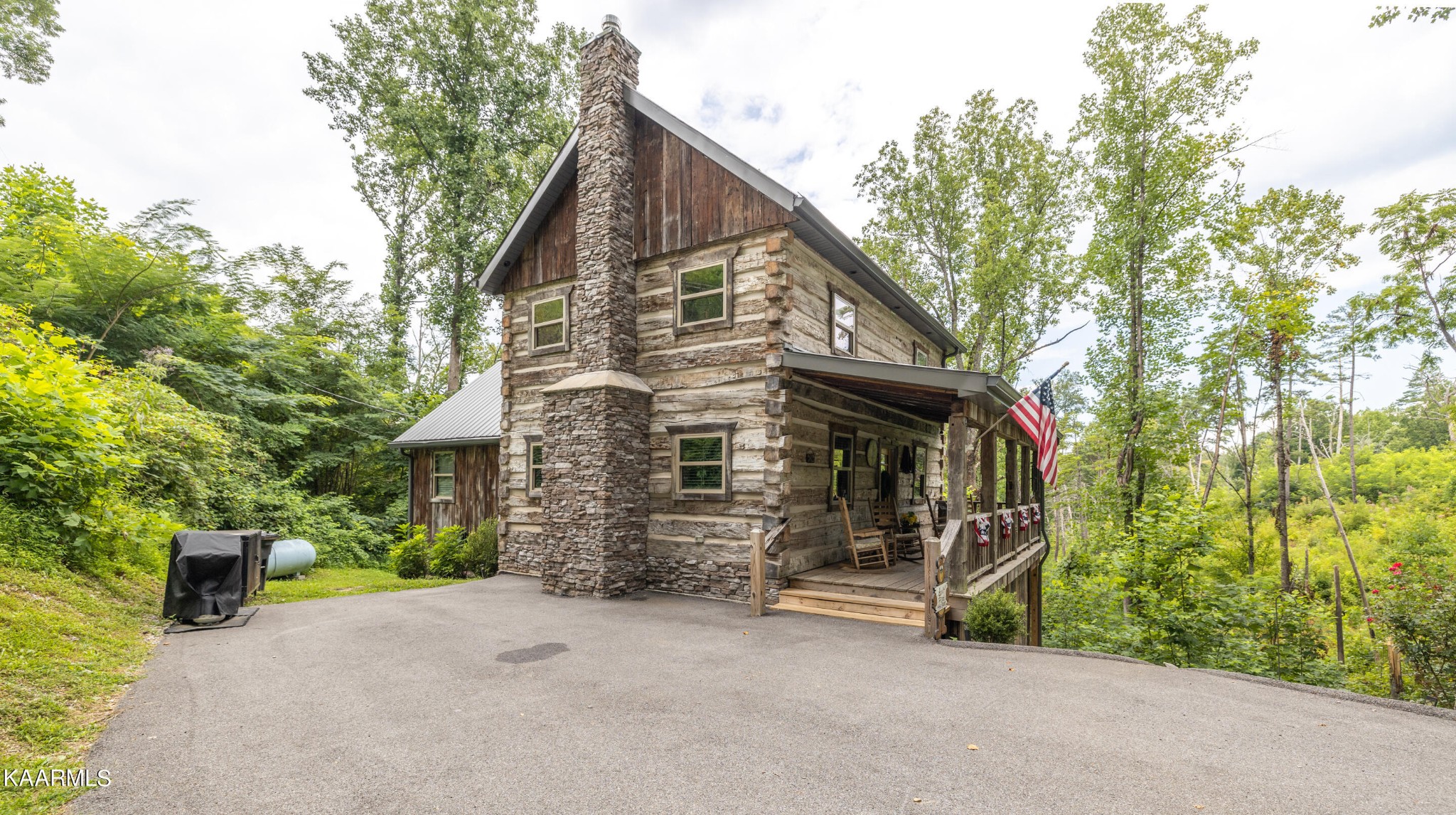 636 Jess Field Road Gatlinburg, TN 37738 - Photo 2 of 21