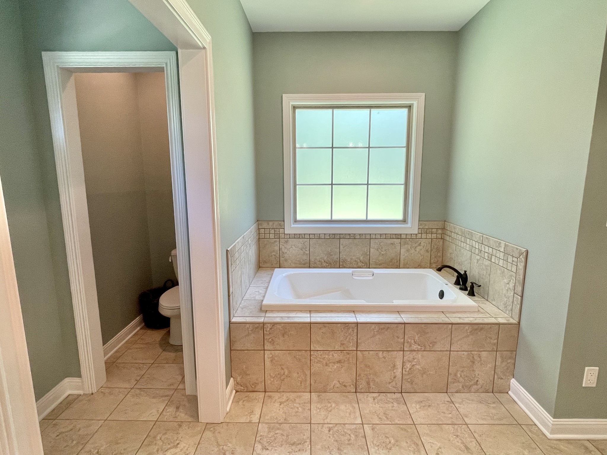 470 Clarks Store Sinking Fork Road Cerulean, KY 42215 - Photo 20 of 42 a bathroom with a bathtub and a window