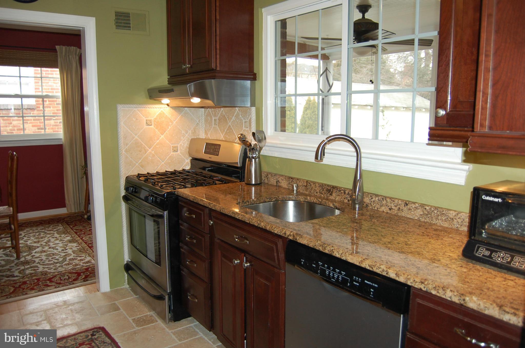 1209 West Braddock Road Alexandria, VA 22302 - Photo 3 of 28 Kitchen