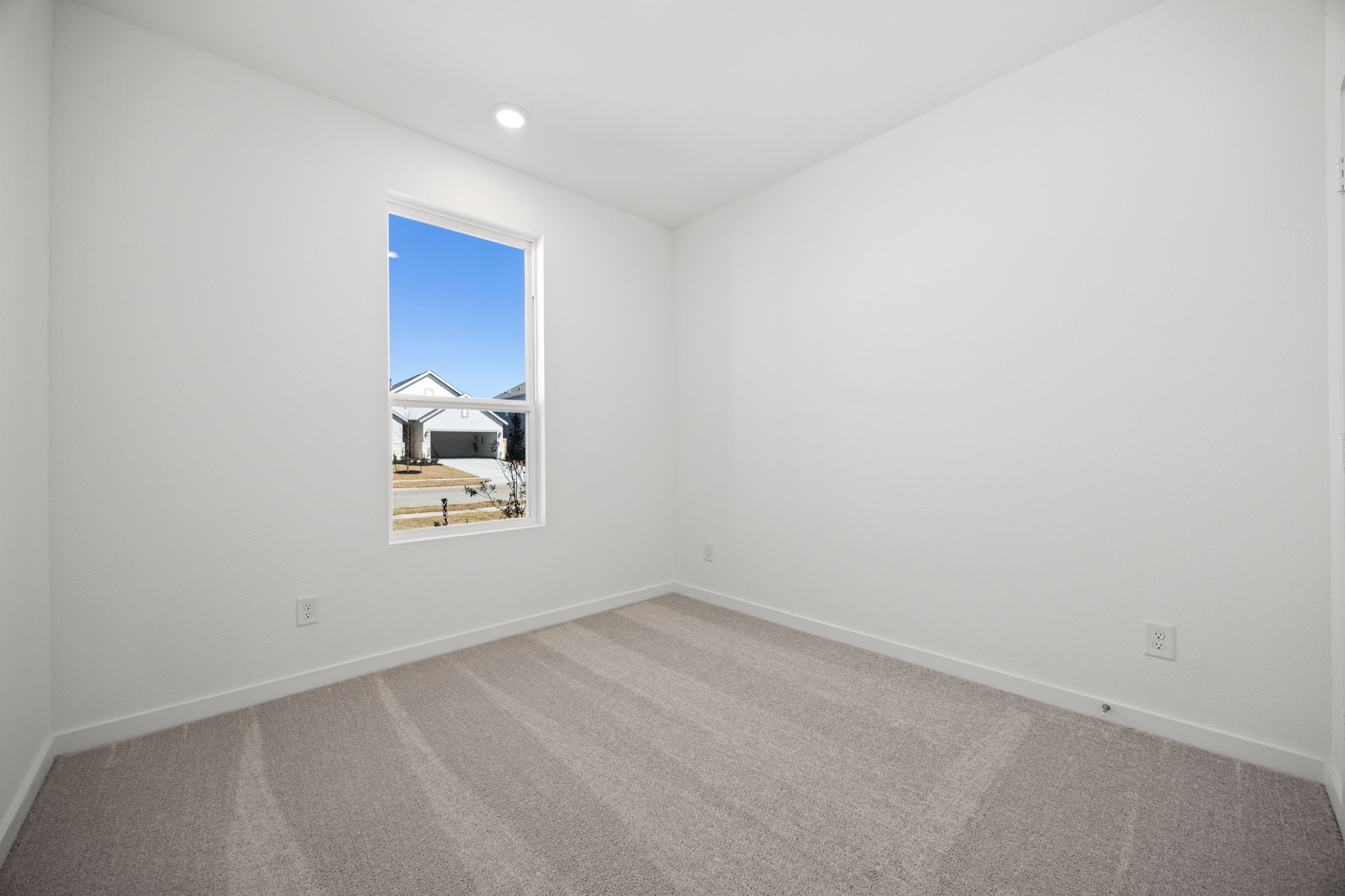 28947 Rustic Robin Lane Hockley, TX 77447 - Photo 16 of 33 2nd Bedroom at front of the home.