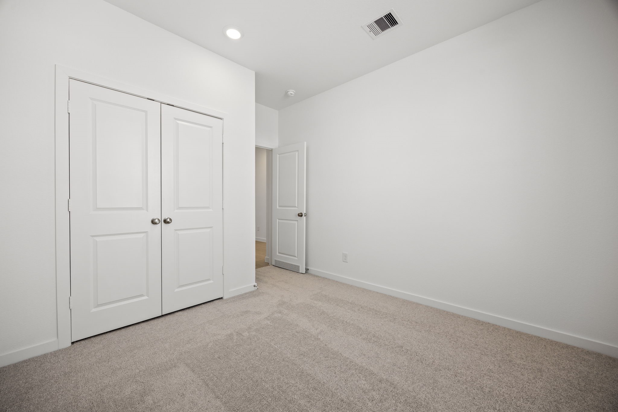 28947 Rustic Robin Lane Hockley, TX 77447 - Photo 17 of 33 2nd Bedroom at the front of the home.