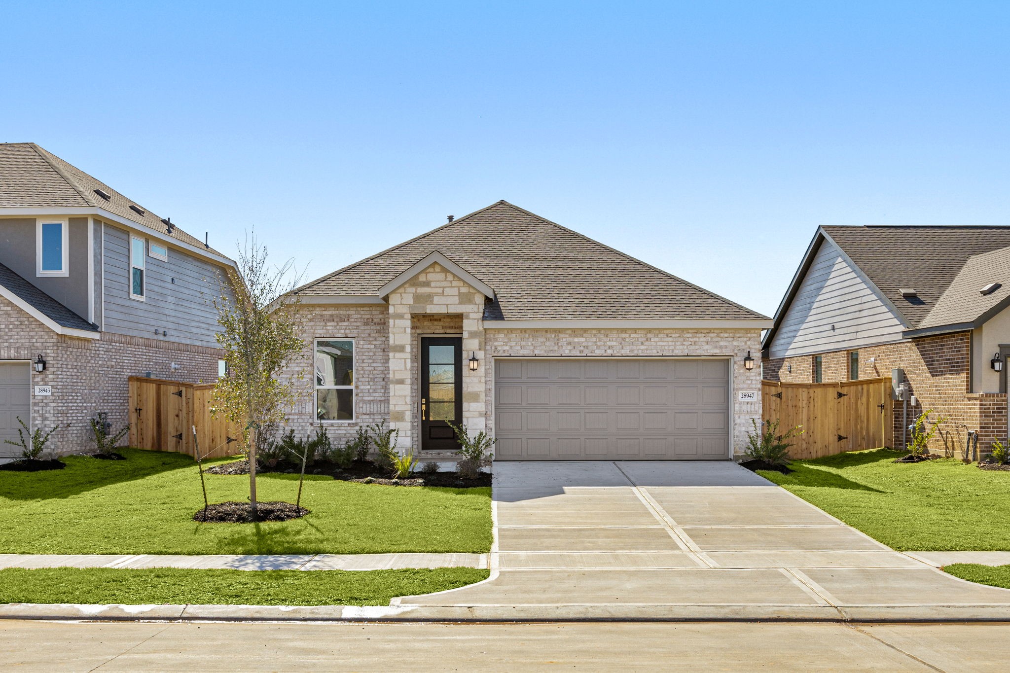 28947 Rustic Robin Lane Hockley, TX 77447 - Photo 2 of 33 You will be greeted with beautiful stone and brick elevation that are easy on the eyes.