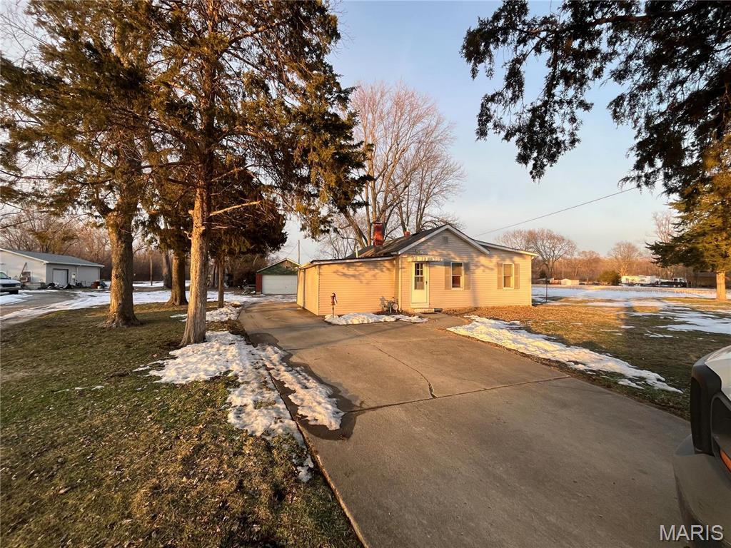 5267 Chain Of Rocks Road Edwardsville, IL 62025 - Photo 1 of 9