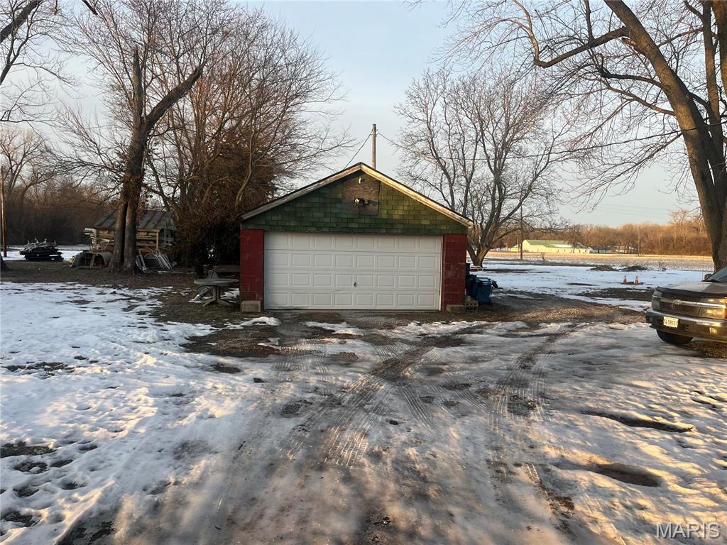 5267 Chain Of Rocks Road Edwardsville, IL 62025 - Photo 7 of 9