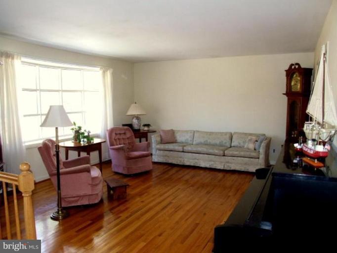 631 Governor Bridge Road Davidsonville, MD 21035 - Photo 3 of 18 Living Room #2