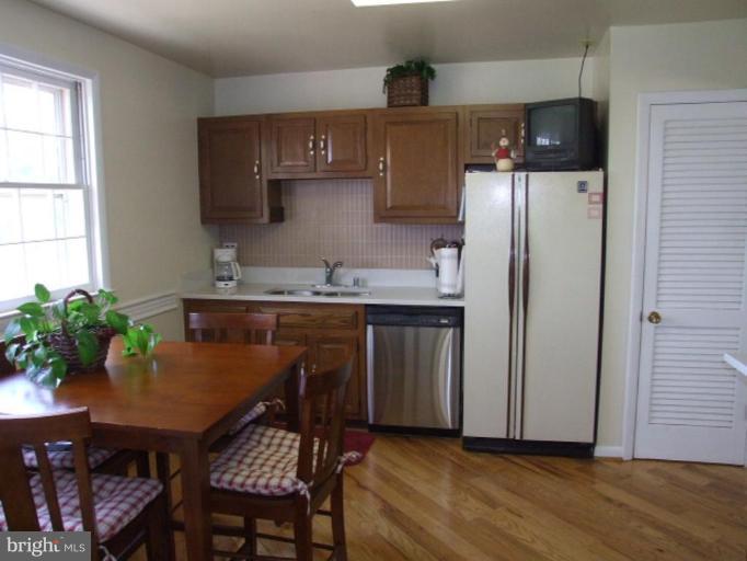 631 Governor Bridge Road Davidsonville, MD 21035 - Photo 4 of 18 Kitchen