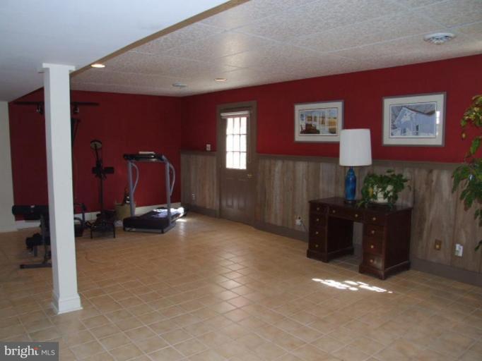 631 Governor Bridge Road Davidsonville, MD 21035 - Photo 9 of 18 Family Room