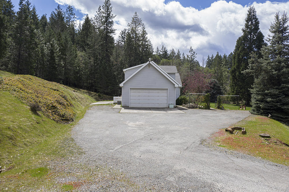 5201 Hugo Road Grants Pass, OR 97526 - Photo 27 of 40 0FF42CCF-428A-4A8C-B21A-0EA24076740F