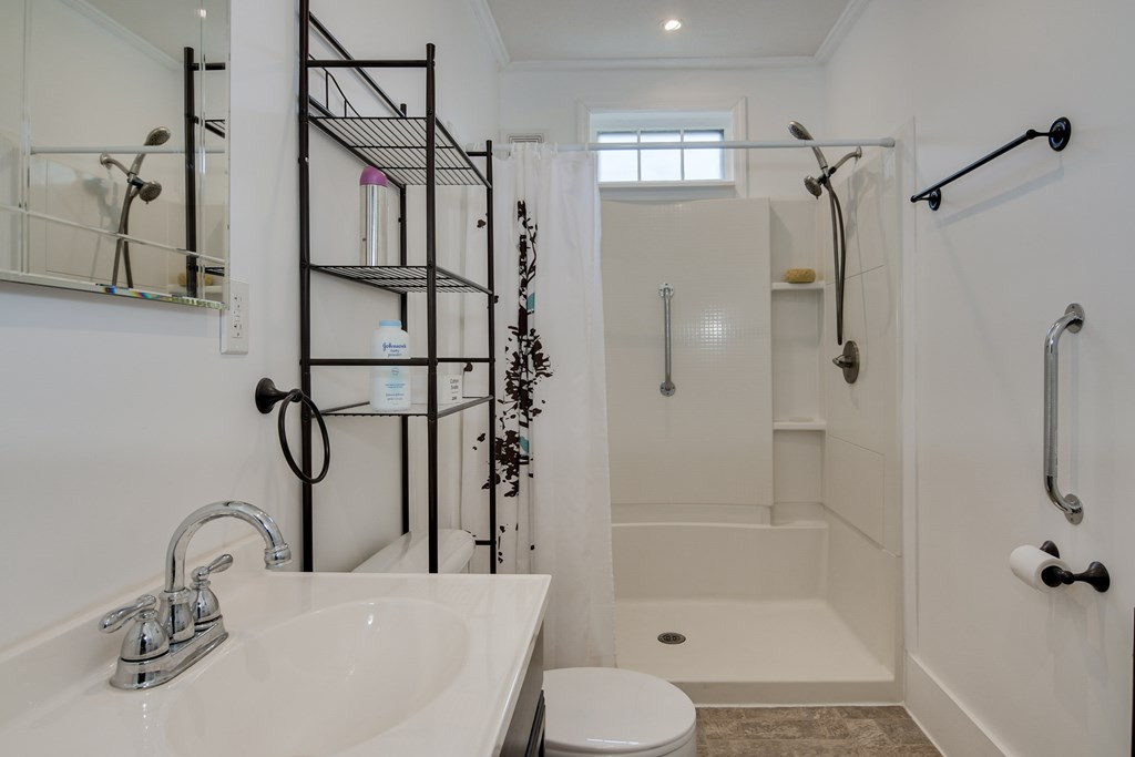 697 Main Street Barnwell, SC 29812 - Photo 18 of 29 Hall Bathroom