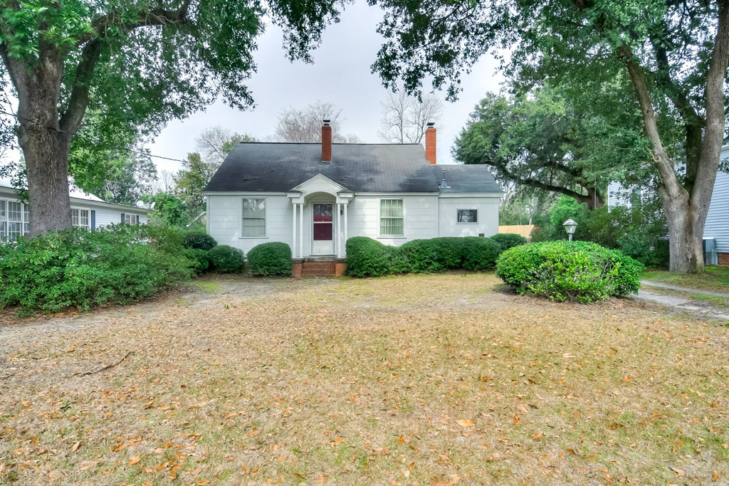 697 Main Street Barnwell, SC 29812 - Photo 2 of 29 Front Yard