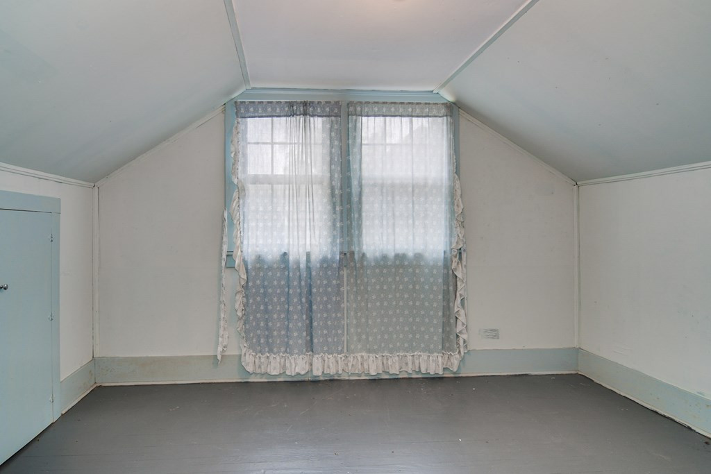 697 Main Street Barnwell, SC 29812 - Photo 24 of 29 Upstairs Bedroom 2