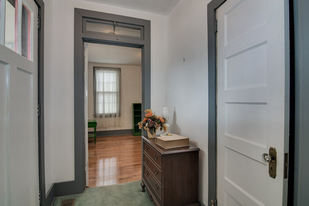 697 Main Street Barnwell, SC 29812 - Photo 5 of 29 Entry