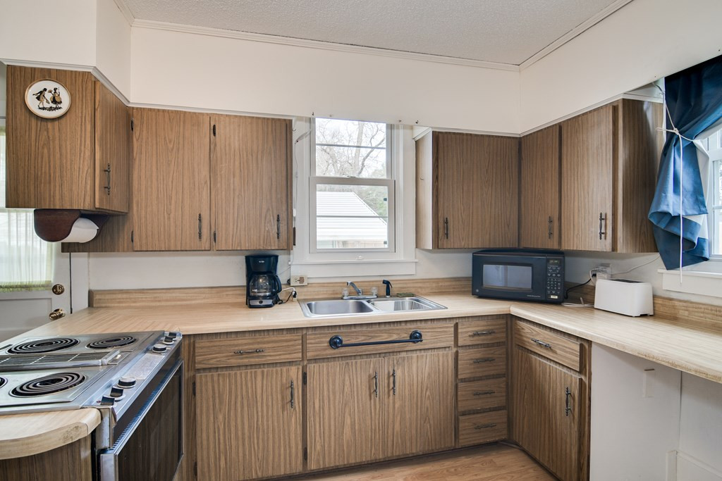 697 Main Street Barnwell, SC 29812 - Photo 9 of 29 Kitchen