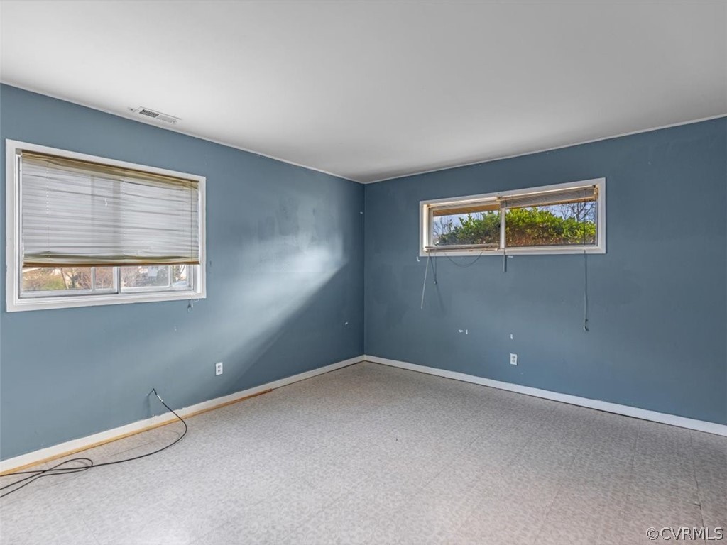 1314 Andover Road Henrico, VA 23229 - Photo 16 of 24 an empty room with windows