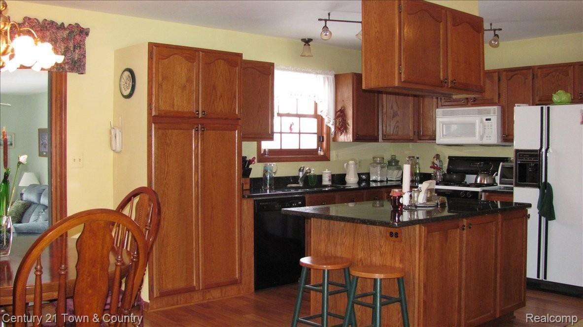 6907 Dryden Road Almont, MI 48003 - Photo 7 of 21 UPDATED KITCHEN