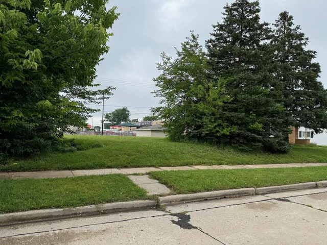 $7,500 | 7722 West Potomac Avenue, Milwaukee, WI 53222