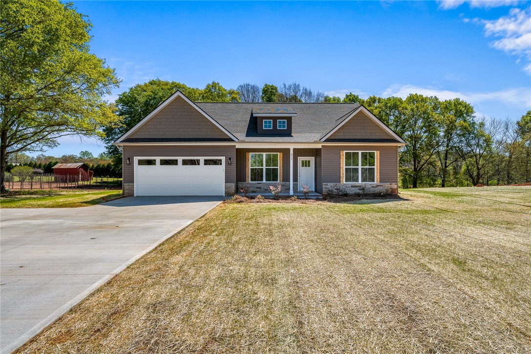 822 Broadway School Road Belton, SC 29627 - Photo 1 of 31 Gallery Image 1