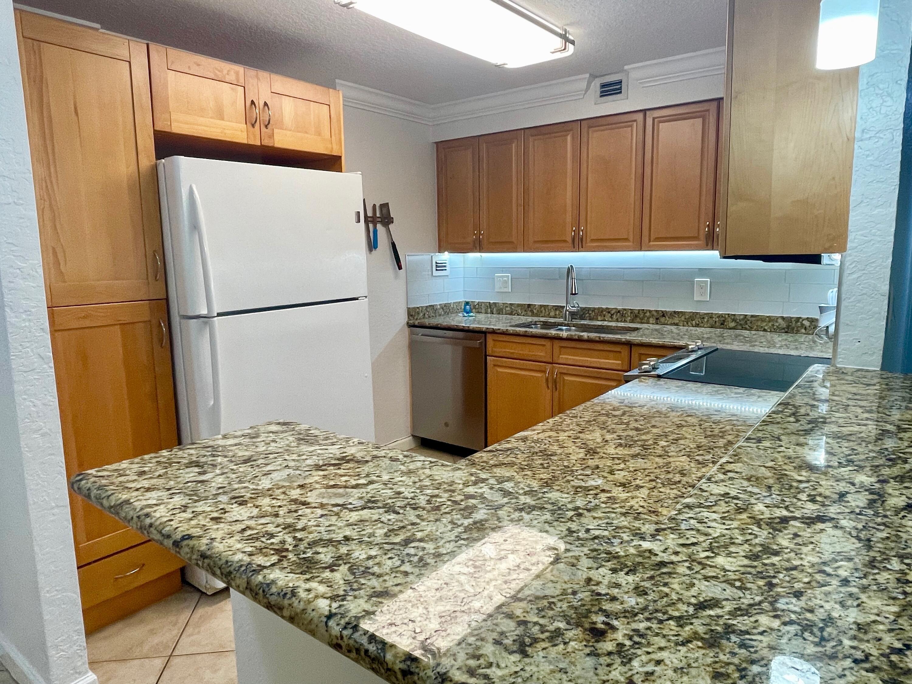 1000 Spanish River Road, Unit 2N Boca Raton, FL 33432 - Photo 13 of 58 IMG_2497