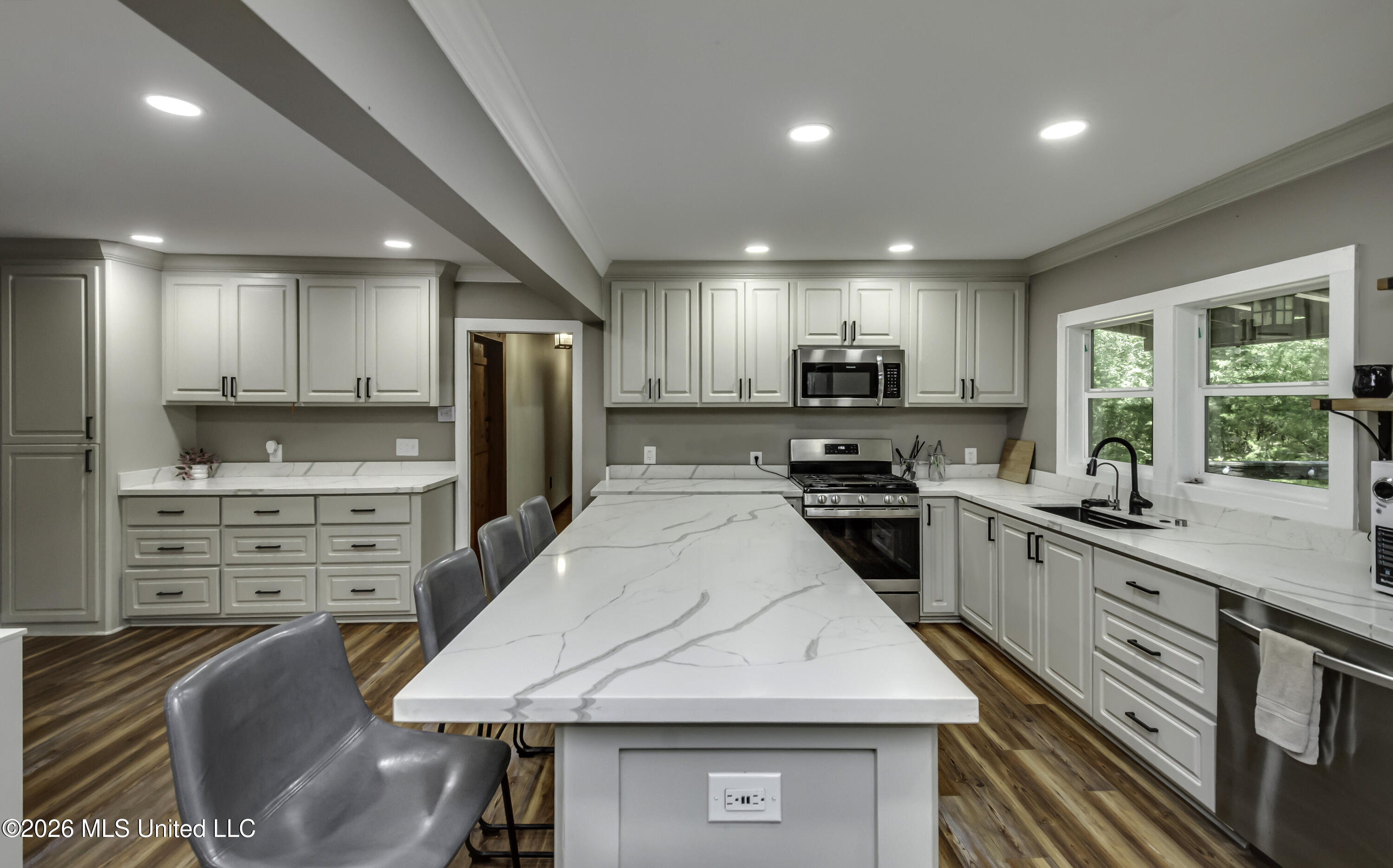 214 Parks Road Jackson, MS 39212 - Photo 6 of 96 Kitchen island