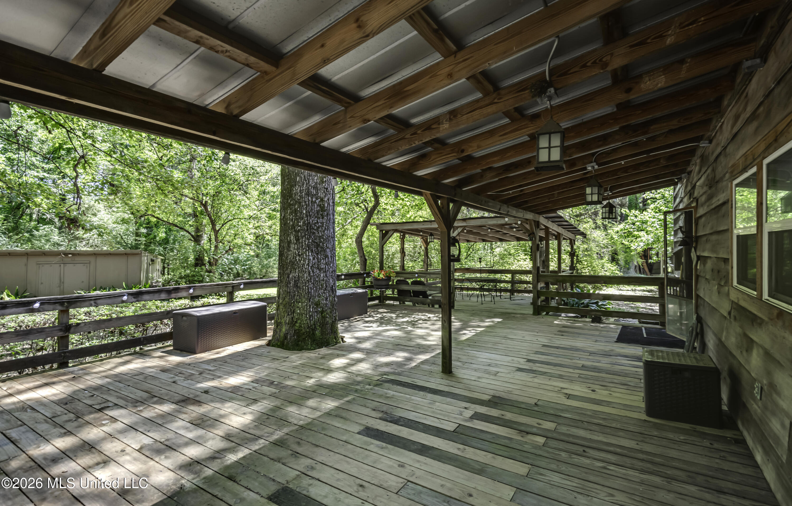 214 Parks Road Jackson, MS 39212 - Photo 82 of 96 Coverd back patio