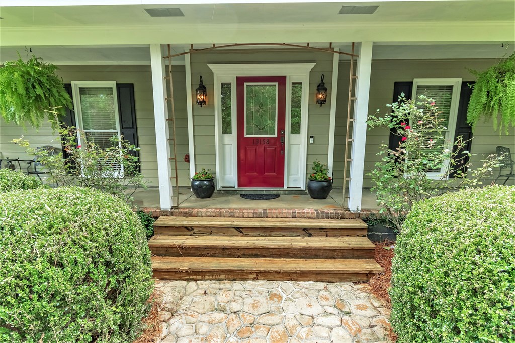 Gorgeous Entry