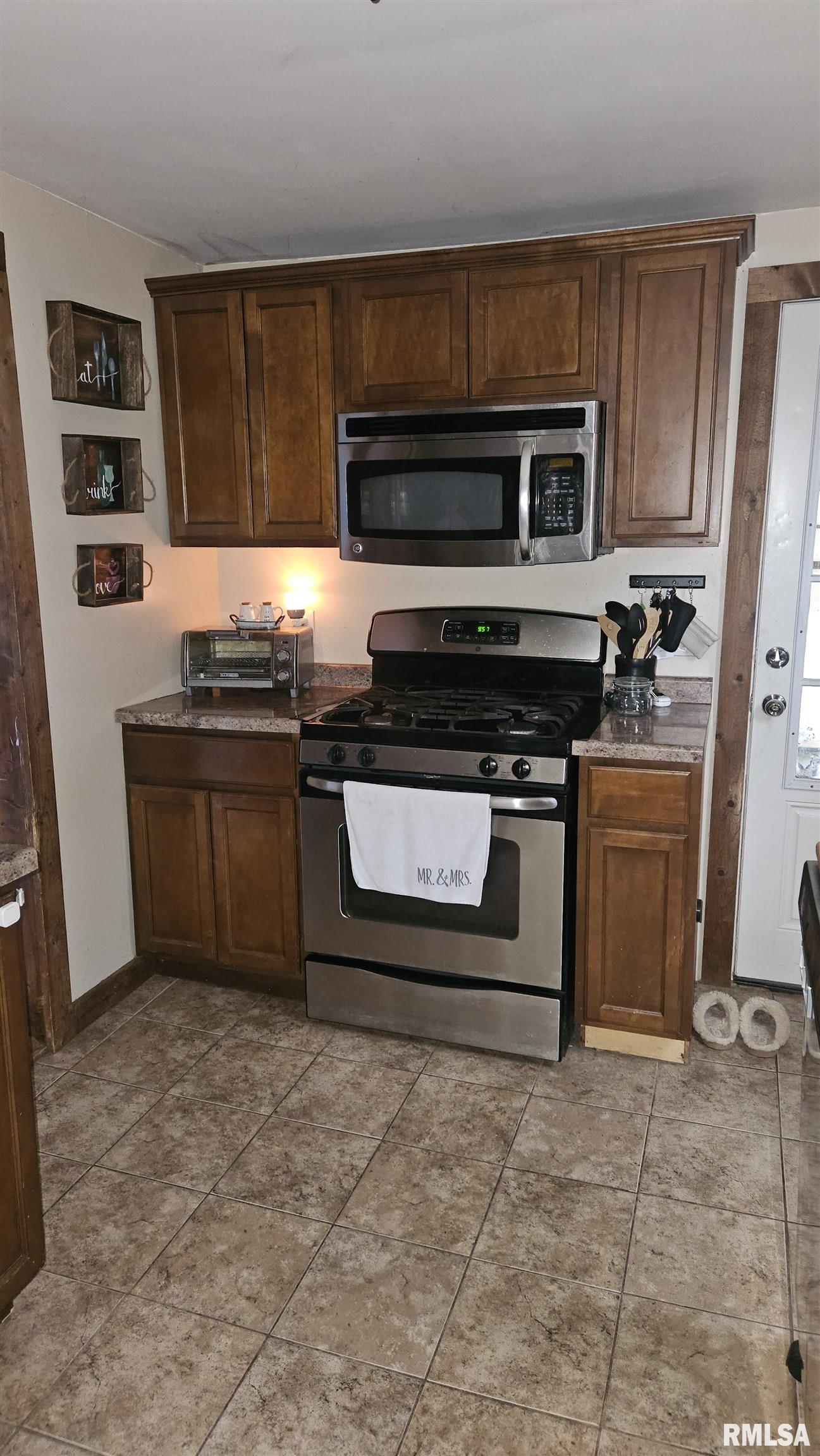 394 West Maple Street Canton, IL 61520 - Photo 11 of 32
