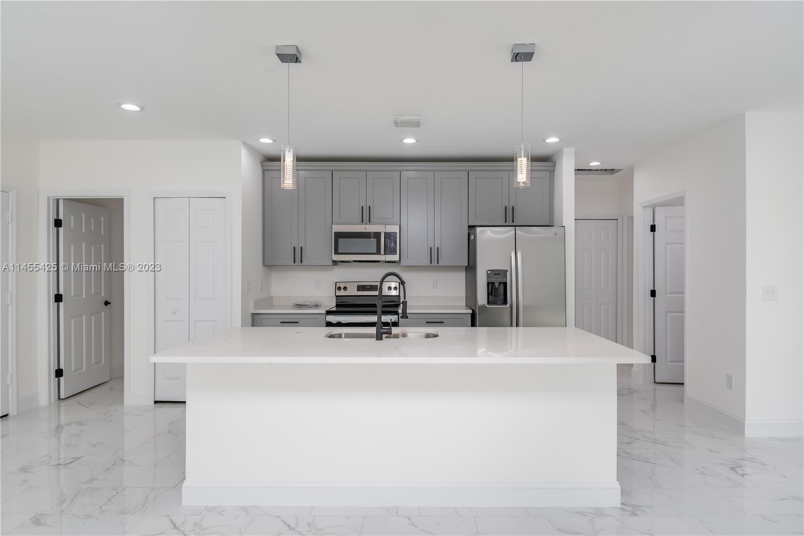 14224 Southwest 48th Court Road Ocala, FL 34473 - Photo 11 of 44 Gallery Image 11