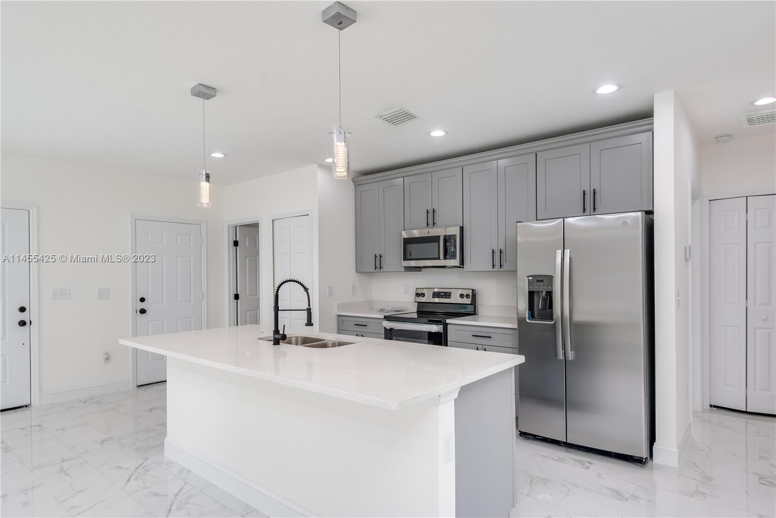14224 Southwest 48th Court Road Ocala, FL 34473 - Photo 12 of 44 Gallery Image 12