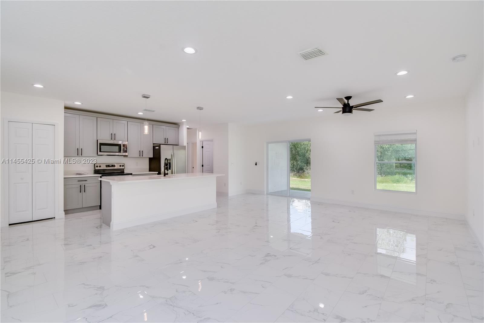 14224 Southwest 48th Court Road Ocala, FL 34473 - Photo 9 of 44 Gallery Image 9