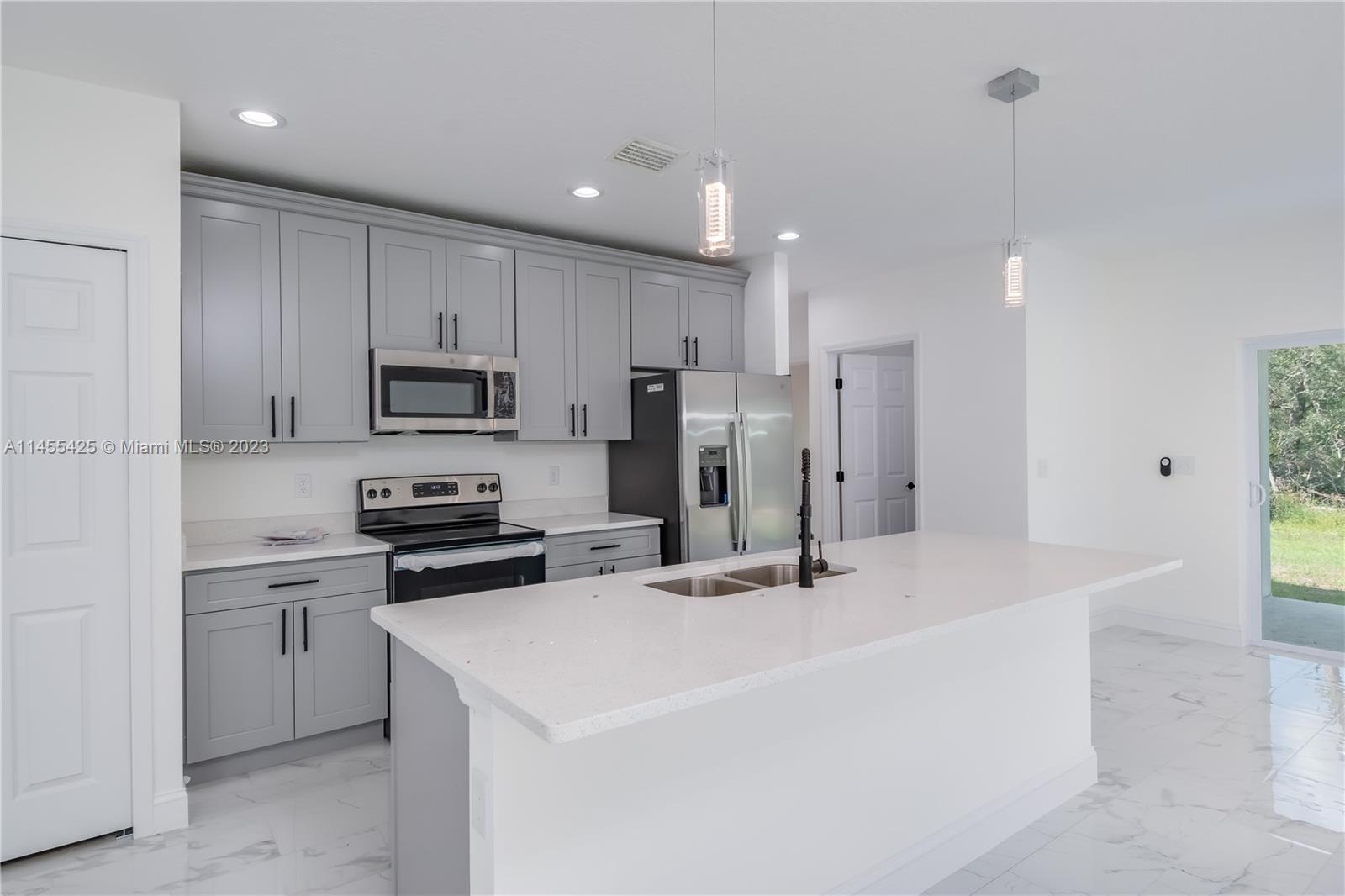 14224 Southwest 48th Court Road Ocala, FL 34473 - Photo 10 of 44 Gallery Image 10
