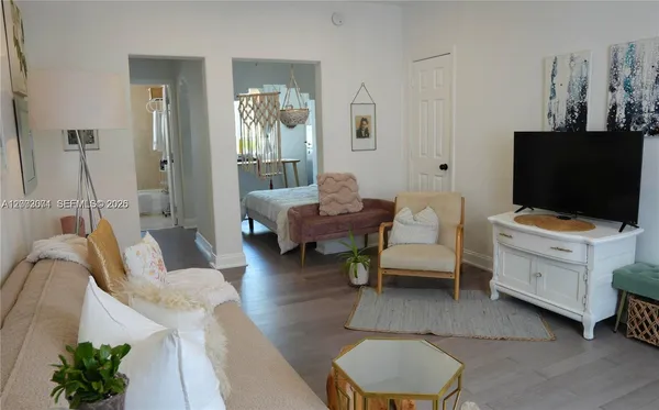 $2,000 | 1227 Euclid Avenue, Unit 7, Miami Beach, FL 33139