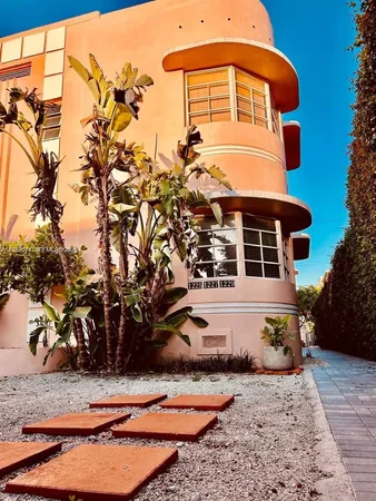 $2,000 | 1227 Euclid Avenue, Unit 7, Miami Beach, FL 33139
