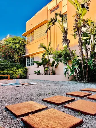 $2,000 | 1227 Euclid Avenue, Unit 7, Miami Beach, FL 33139