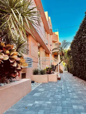 $2,000 | 1227 Euclid Avenue, Unit 7, Miami Beach, FL 33139