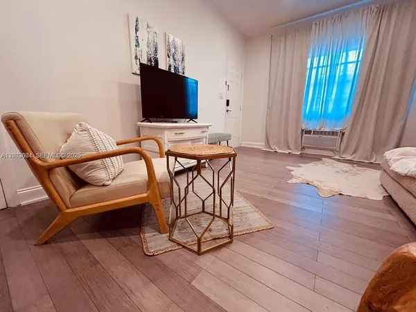 $2,000 | 1227 Euclid Avenue, Unit 7, Miami Beach, FL 33139