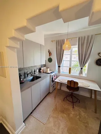 $2,000 | 1227 Euclid Avenue, Unit 7, Miami Beach, FL 33139