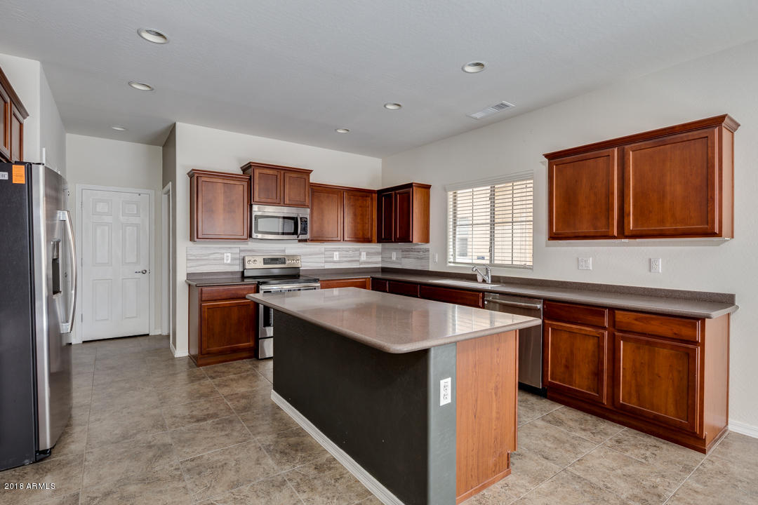 1933 West Davis Road Phoenix, AZ 85023 - Photo 11 of 29 11-Davis