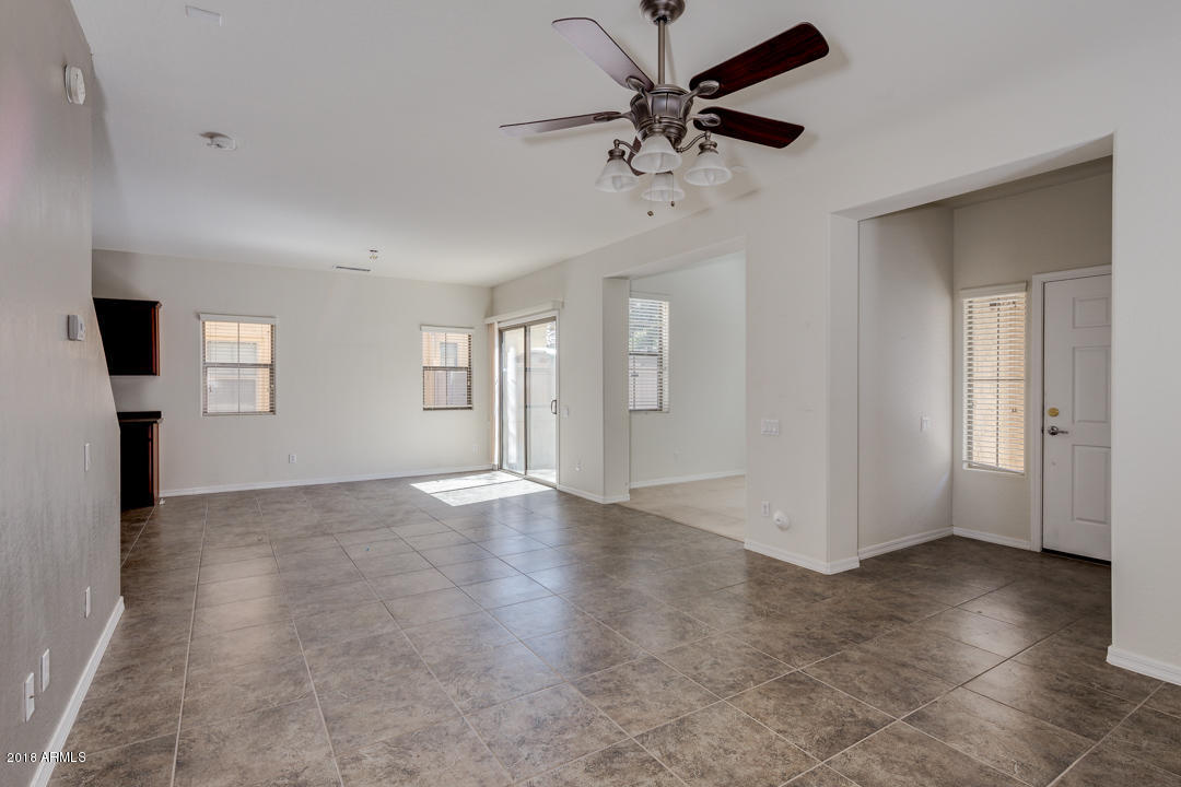 1933 West Davis Road Phoenix, AZ 85023 - Photo 4 of 29 04-Davis
