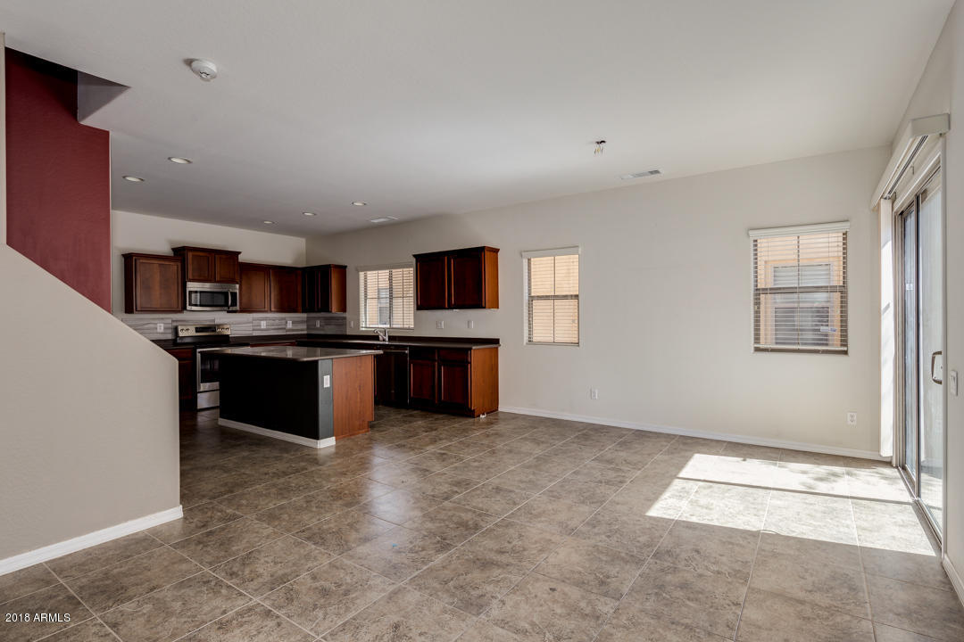 1933 West Davis Road Phoenix, AZ 85023 - Photo 8 of 29 08-Davis