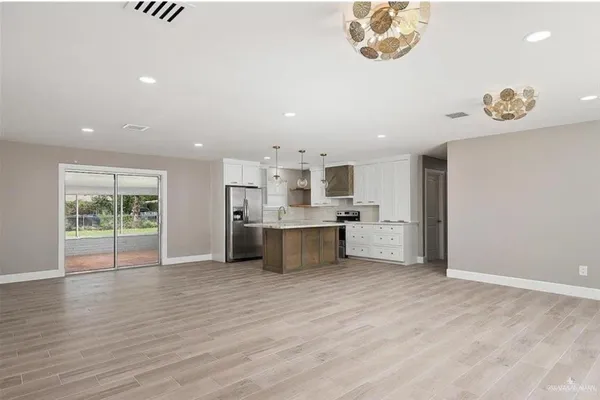 $2,300 | 806 Walnut Avenue, McAllen, TX 78501
