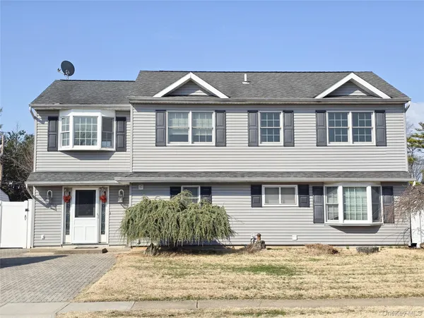 $799,000 | 34 Arch Lane, Hicksville, NY 11801