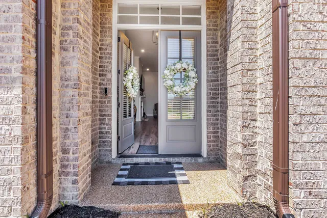 $575,000 | 9730 Woodland Fox Lane North, Cordova, TN 38018